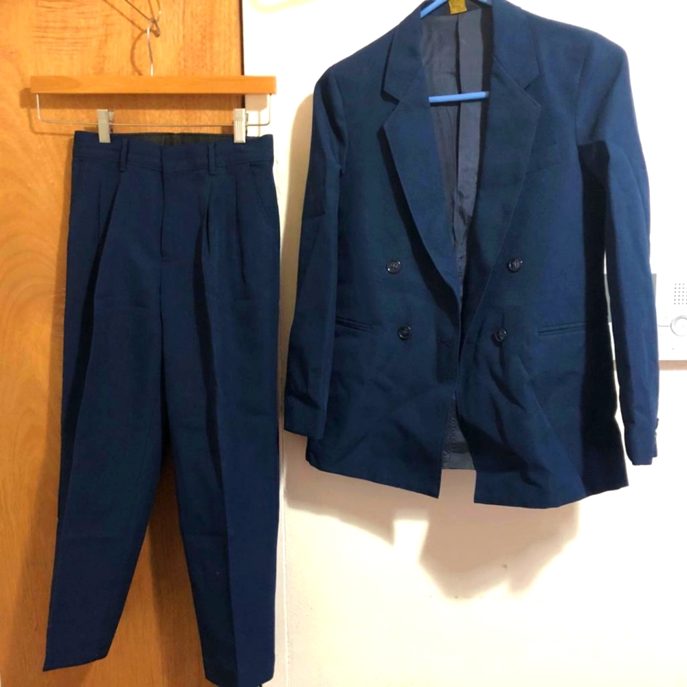 Suit for boy, navy blue,  very good condition Open to Offers!!